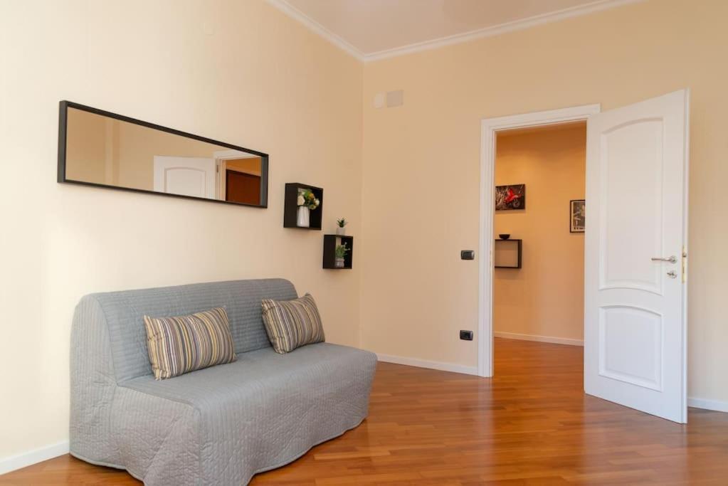 Tullios Home โรม ภายนอก รูปภาพ